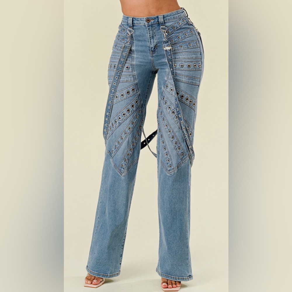 New Grommet Trendy Denim comes with removable straps